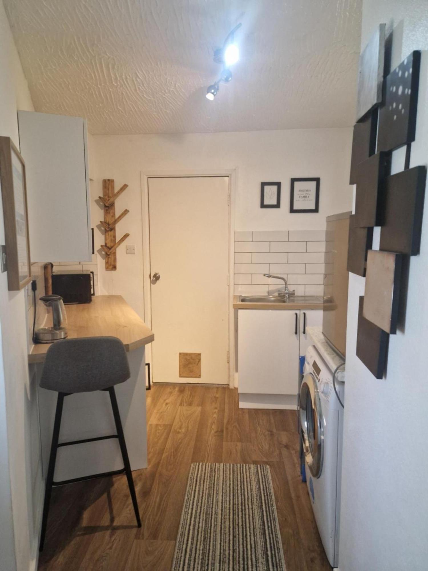 Cosy Self Contained Annexe Apartment โบดมิน ภายนอก รูปภาพ